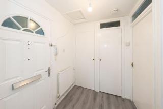 Idyllic Stylish Apartment with Fast Speed Broadband & Free Parking - 9