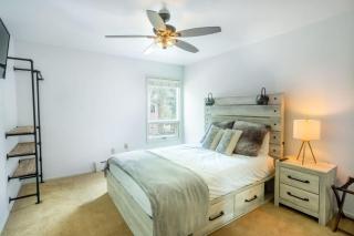 Local's Condo in Vail Steps from Ski Shuttle - 5