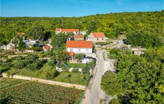 Three-Bedroom Holiday Home In Katuni - Katuni - 1