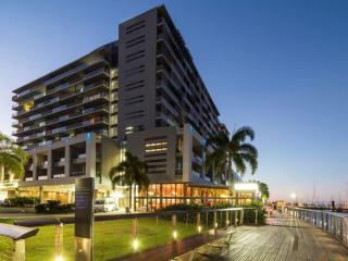 Charming Waterfront Apartment - Cairns - 0