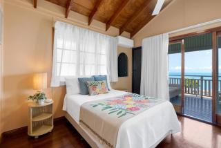 Ocean's Edge - Absolute Beachfront Serenity - Machans Beach - 8