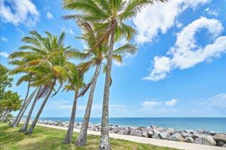 Ocean's Edge - Absolute Beachfront Serenity - Machans Beach - 3