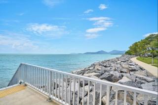 Ocean's Edge - Absolute Beachfront Serenity - Machans Beach - 2