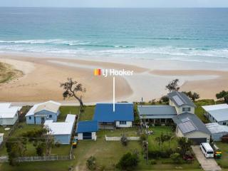 Driftaway - Absolute Beachfront - LJHooker Yamba - 0