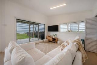 Driftaway - Absolute Beachfront - LJHooker Yamba - Brooms Head - 9
