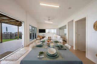 Driftaway - Absolute Beachfront - LJHooker Yamba - 1