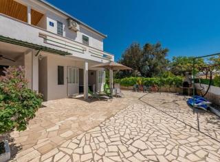 Beachfront Holiday Home with Hot Tub, Terrace, and Sea Views in Vinišće - 0