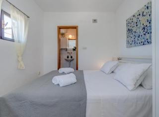 Seaside Getaway Holiday Home with Patio Slatine - Slatine - 1