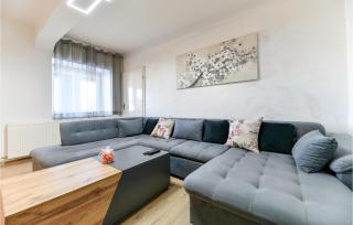 4 Bedroom Amazing Home In Prkos - Prkos - 8