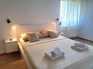 Tranquil Holiday Home with Pool, Garden, and Playground in a Peaceful Countryside Setting - Sinj - 2