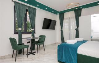 Awesome Apartment In Makarska With Wifi - Makarska - 8