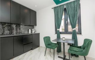 Awesome Apartment In Makarska With Wifi - Makarska - 7