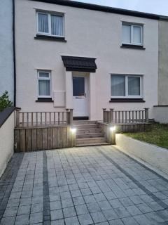 Modern 3 Bedroom Property centrally based - 2