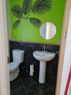 Modern 3 Bedroom Property centrally based - 1