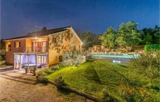 Cozy Home In Tinjan With Jacuzzi - Tinjan - 0