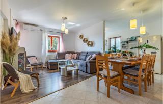 Cozy Home In Tinjan With Jacuzzi - Tinjan - 6