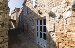 Three-Bedroom Holiday Home In Blato - Blato - 1