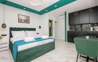Awesome Apartment In Makarska With Wifi - Makarska - 2