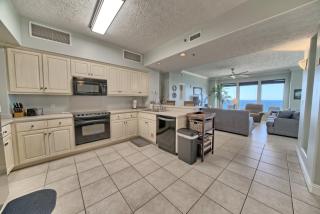 Luxurious Beachfront Condo with Beachside Pool Access and Free WiFi - Unit 1202 - Panama City Beach - 6