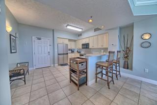 Luxurious Beachfront Condo with Beachside Pool Access and Free WiFi - Unit 1202 - Panama City Beach - 4