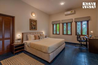 StayVista at The Lakeshore with Lake View, WiFi, Garden - Bangalore - 3