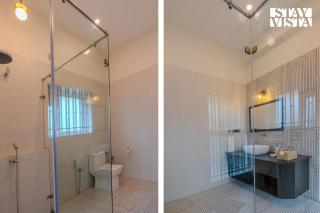 StayVista at The Lakeshore with Lake View, WiFi, Garden - Bangalore - 4