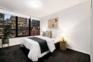 Melbourne Luxury - Pool, Gym, Views & Free Parking - 4
