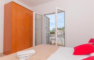 Stunning Apartment In Primosten - Primošten - 2
