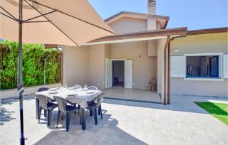 3 Bedroom Cozy Home In Piano Di Mommio - 8