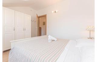 Gorgeous Apartment In Brodarica - Brodarica - 4