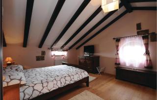 3 Bedroom Beautiful Home In Lisicic - 9