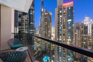 Stunning Burj View 2BR Walk to Dubai Mall and Free Parking - Dubai - 1