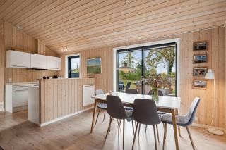 Beautiful And Well-Maintained House Near Lyngsbæk Beach, - Ebeltoft - 3