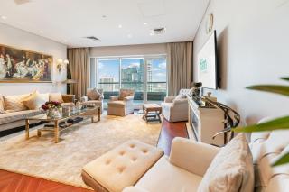 FAM Living - Waters Edge Huge Terrace with Canal Views - Dubai - 9