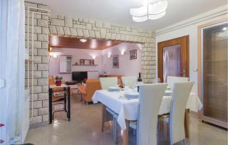 2 Bedroom Nice Apartment In Pula - Pula - 1