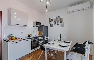 2 Bedroom Nice Apartment In Prigradica - 1