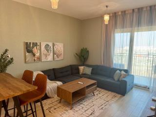Canal & Marina View 1br High Floor Pool & Gym - Abu Dhabi - 2