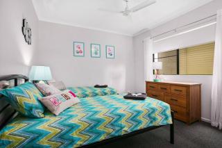 Poolside Living in Contemporary Tropical Retreat - Cairns North - 1