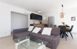 6 Bedroom Gorgeous Home In Dvornica - Ražanj - 7