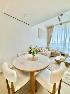 Stylish 1br Apt In Jvc Pool Access & Parking - 9