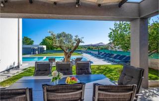 6 Bedroom Cozy Home In Pula - Pula - 9