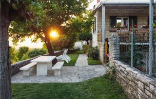 2 Bedroom Beautiful Home In Popovici - 8