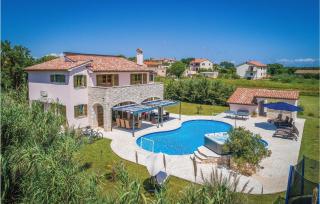 5 Bedroom Awesome Home In Valtura - 0