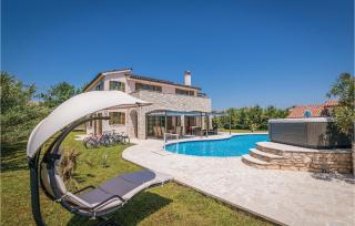 5 Bedroom Awesome Home In Valtura - 1