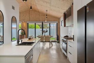 Birdwood Modern Rustic - Broadview - 9