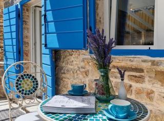 Elegant Stone House with Jacuzzi, Terrace, and Private Yard in Solta - Srednje Selo na Šolti - 5