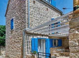Elegant Stone House with Jacuzzi, Terrace, and Private Yard in Solta - Srednje Selo na Šolti - 6