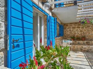 Elegant Stone House with Jacuzzi, Terrace, and Private Yard in Solta - Srednje Selo na Šolti - 7