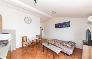 Gorgeous Apartment In Okrug Gornji - Trogir - 8