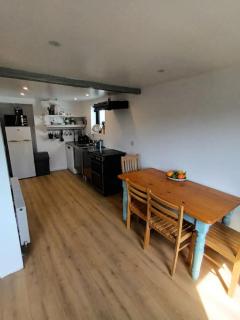 Glandore 2 bedroom house - 4